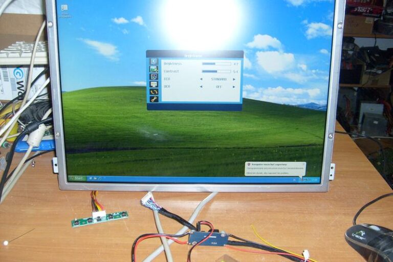 Łatwy przewodnik: Jak wykorzystać laptop jako monitor dla swojego komputera stacjonarnego